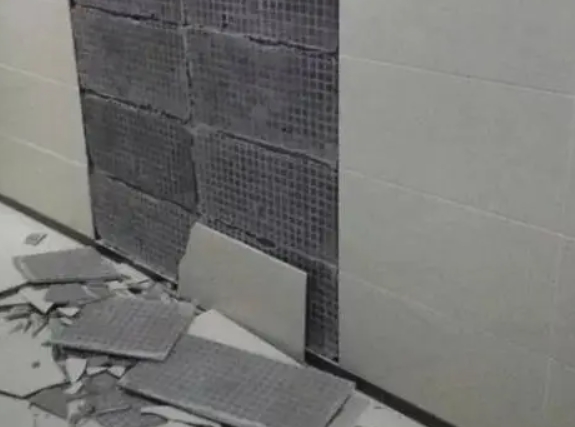 新青瓷砖空鼓维修公司分享下新青墙砖松动维修的知识